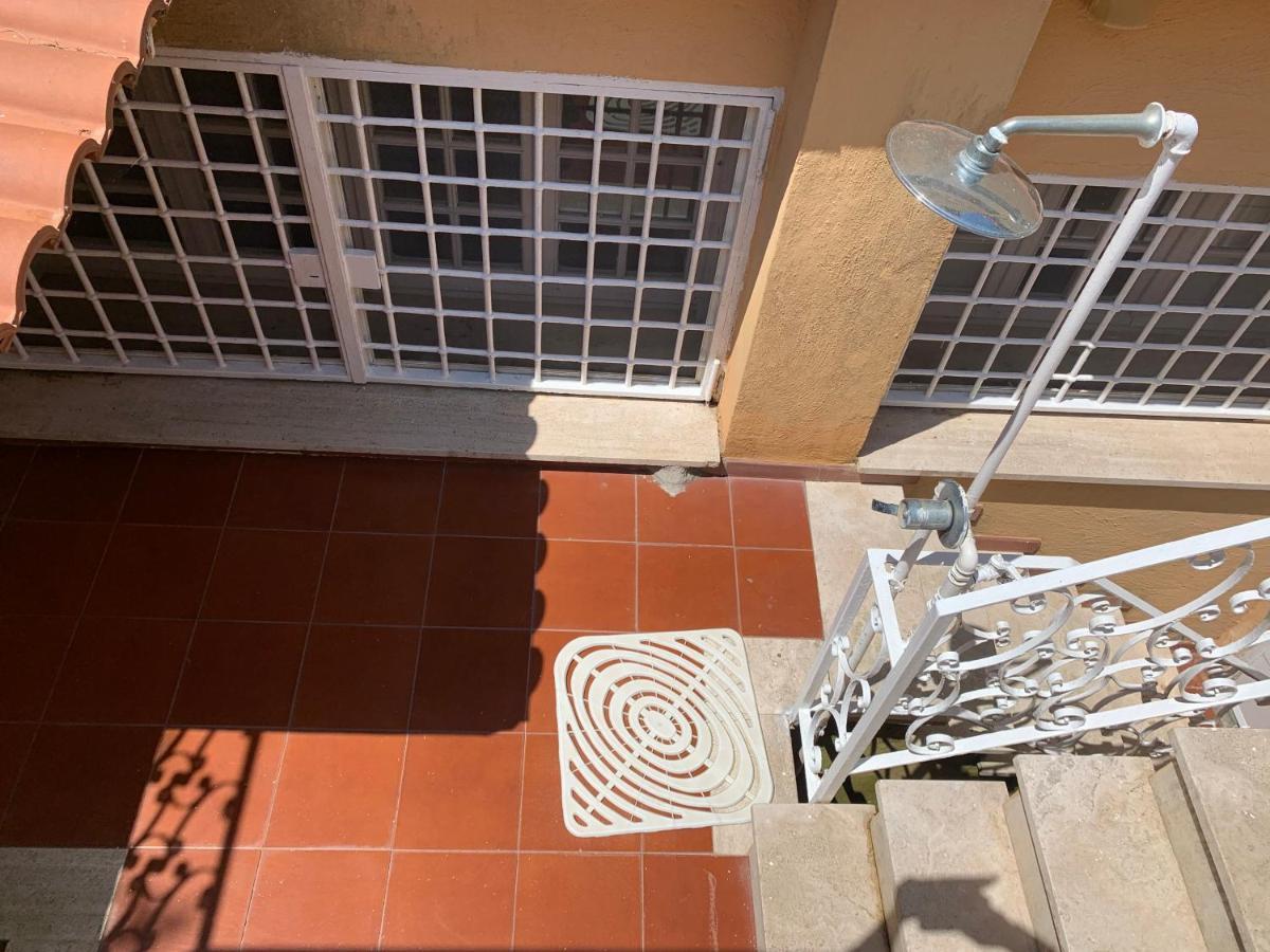 Villino A 300 Mt Dal Mare - A Solo Un'Ora Di Treno Dal Centro Di Roma Anzio Exterior foto